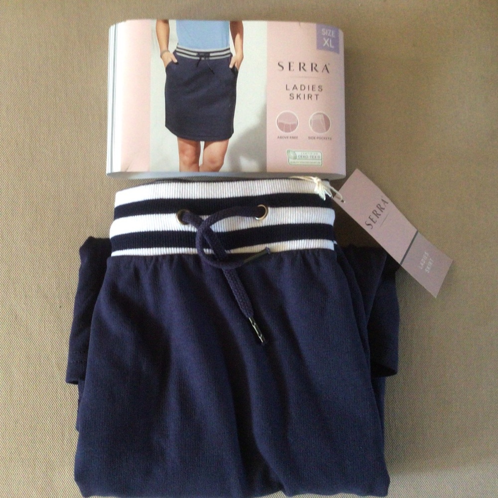 Serra skirt NWT